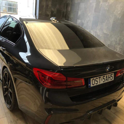 BMW 5 zabezpieczenie całego frontu folią Aqua Shield Pro. Powłoka ochronna graphene. Zabezpieczenie felg i szyb powłoką ochronną. Kosmetyka wnętrza